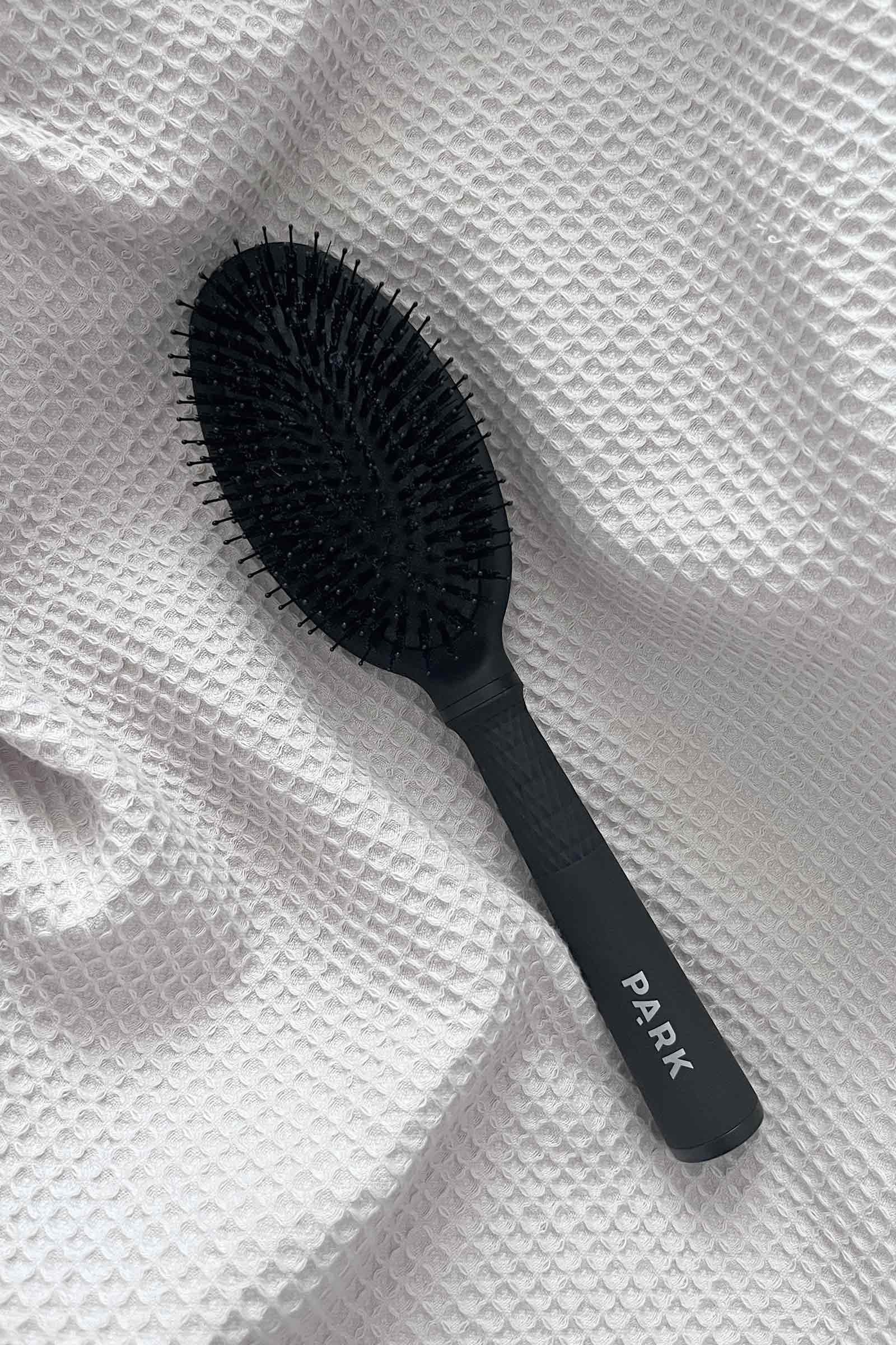 Lux Styling Brush – hairbrush for daily care and styling